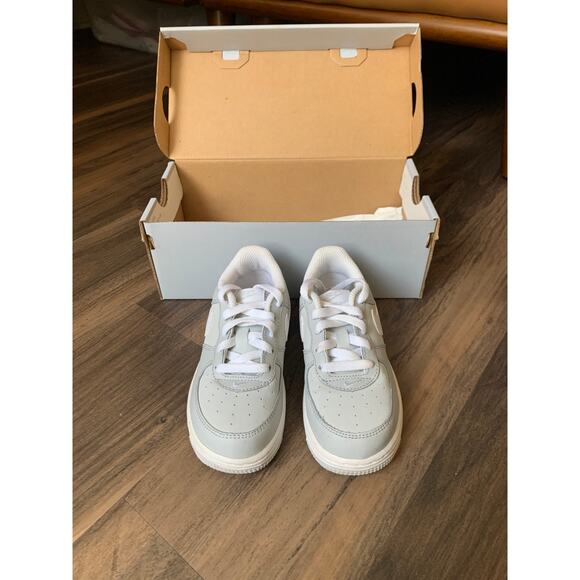 Force 1 TD Toddler 9C Grey White Nike Air Shoes Unisex Athletic Sneaker Gym RARE - Picture 1 of 6
